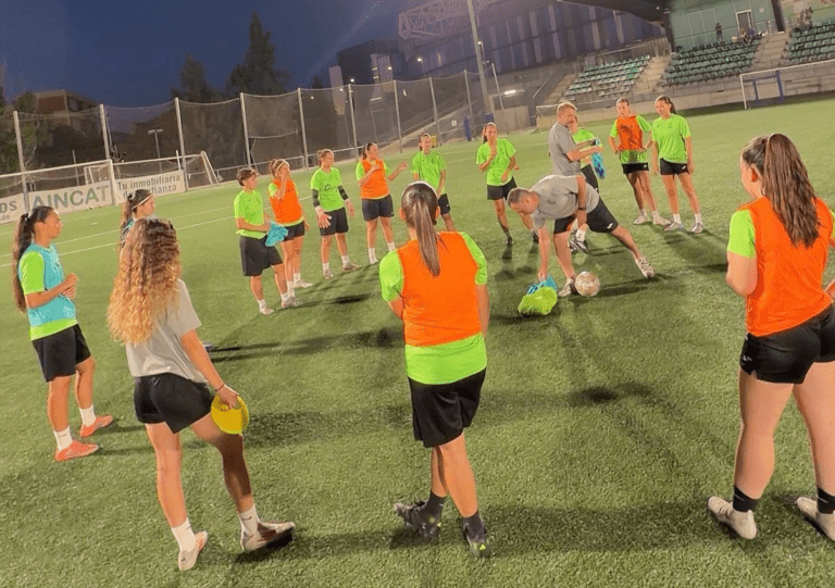 NACE EL PRIMER EQUIPO FEMENINO DE LA UE CORNELLÀ
