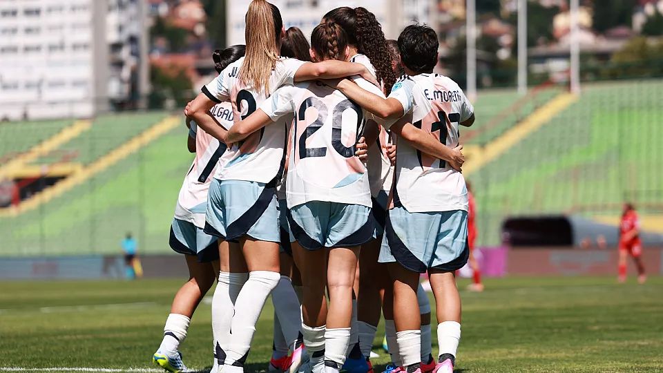 españa sub 19 femenina celebra un gol frente a Suiza