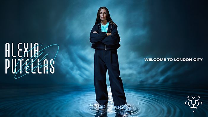 Alexia Putellas presentada con el London City Lionesses