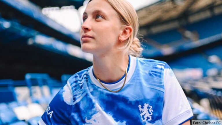 Aggie Beever-Jones renueva con el Chelsea FC