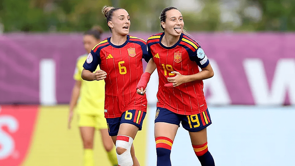 Alba Cerrato e Irune con la selección española sub-19 femenina