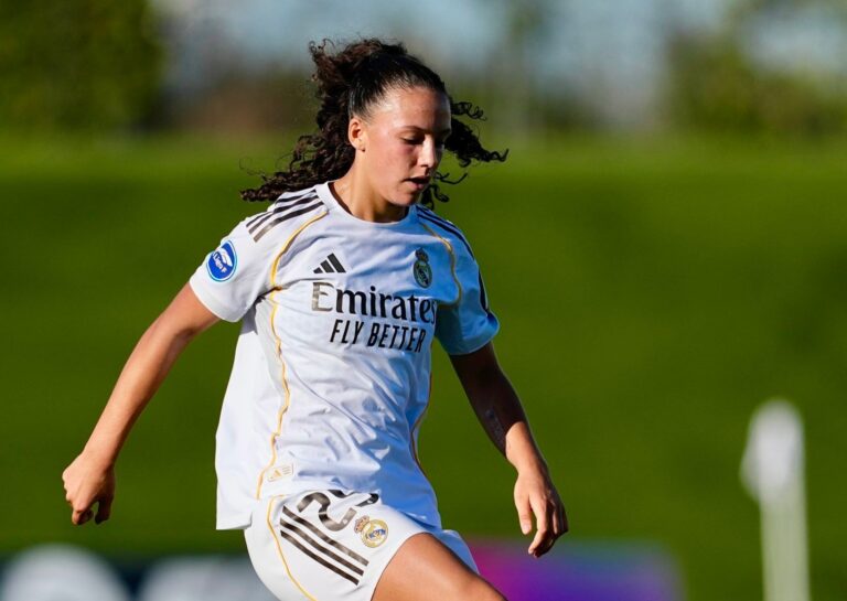 Silvia Cristóbal con el primer equipo del Real Madrid