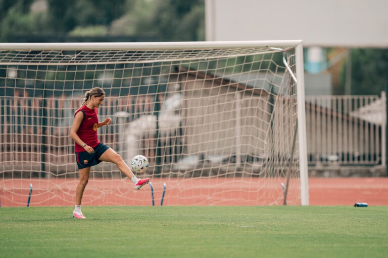 Laia Aleixandri ya trabaja con balón - FC Barcelona