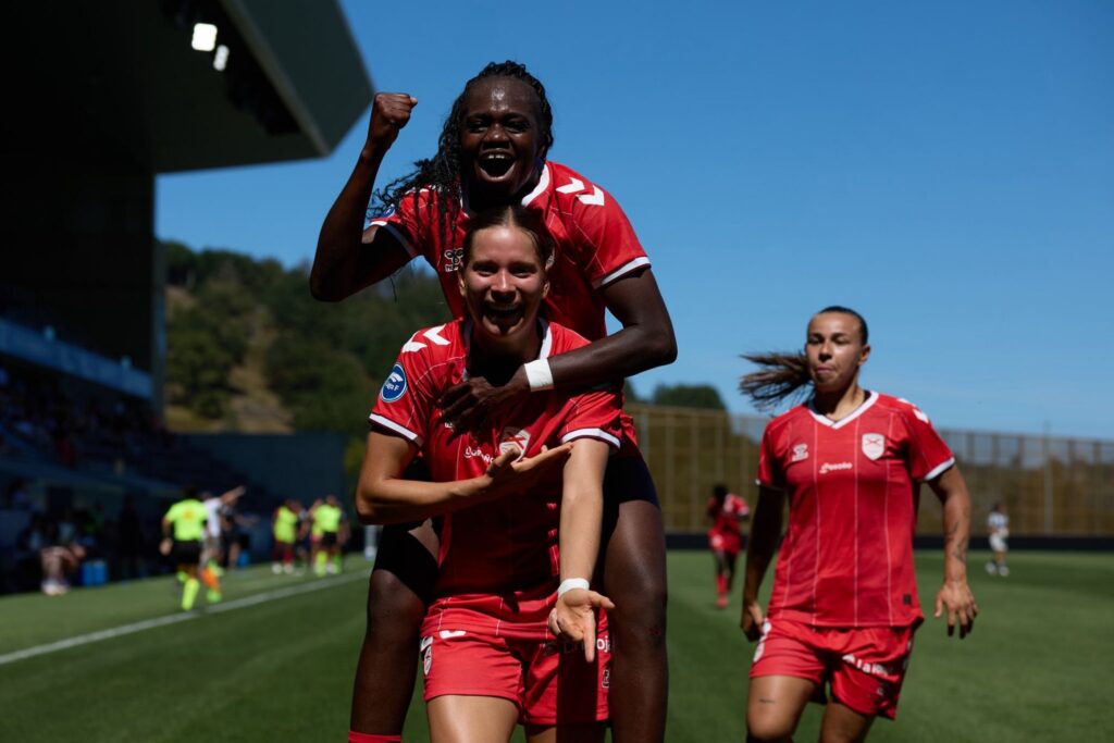 Celebración gol Cristina Redondo del Logroño United