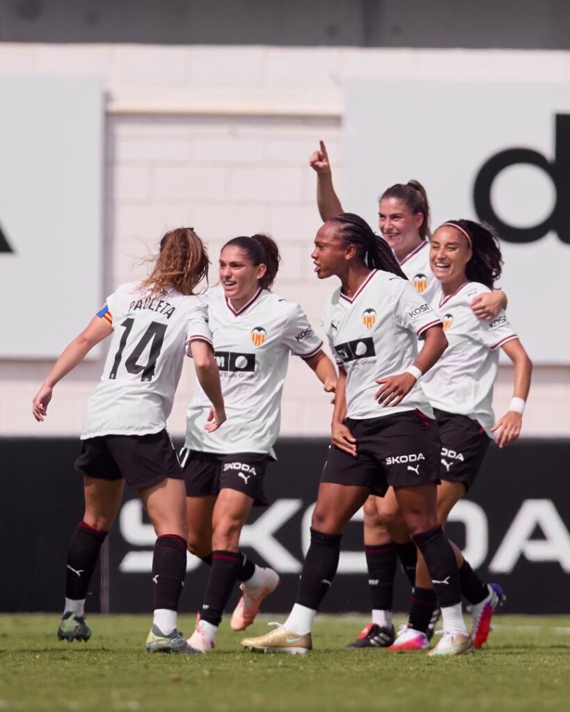 El Valencia celebra su gol - Liga F