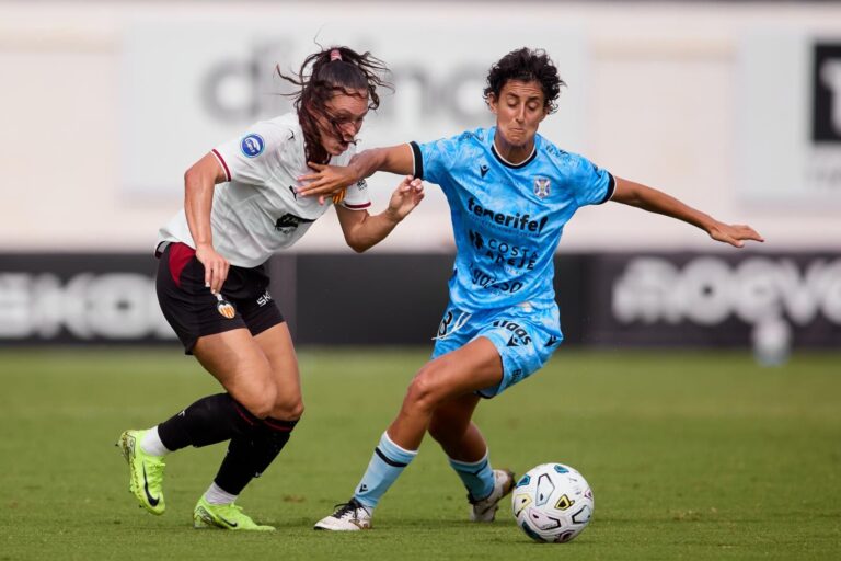 Elba Vergés (Tenerife) y D. Marcano (Valencia) | Foto: Liga F