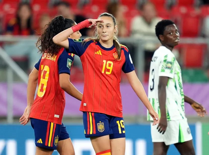 Alba Cerrato celebra su gol con la selección sub-20 femenina