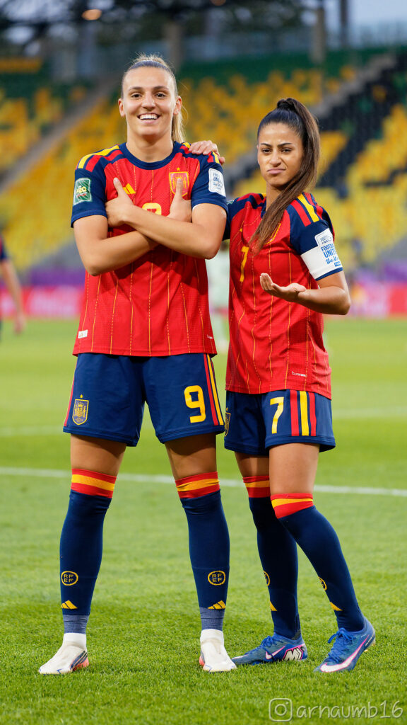 Las jugadoras de España Marisa García y Noe Bejarano, en el Mundial Sub 20 Femenino 2026. Foto: Arnau Martínez