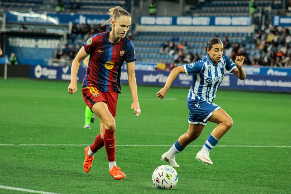 Graham Hansen y Hanane Ait el Haj - Alavés - Barcelona