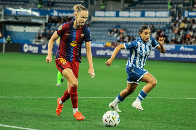 Graham Hansen y Hanane Ait el Haj - Alavés - Barcelona