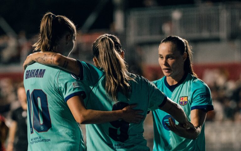 Caroline Graham-Hansen, Claudia Pina y Ewa Pajor celebran un gol con el Barcelona, en la Champions 2026-27. Foto: FCBarcelona