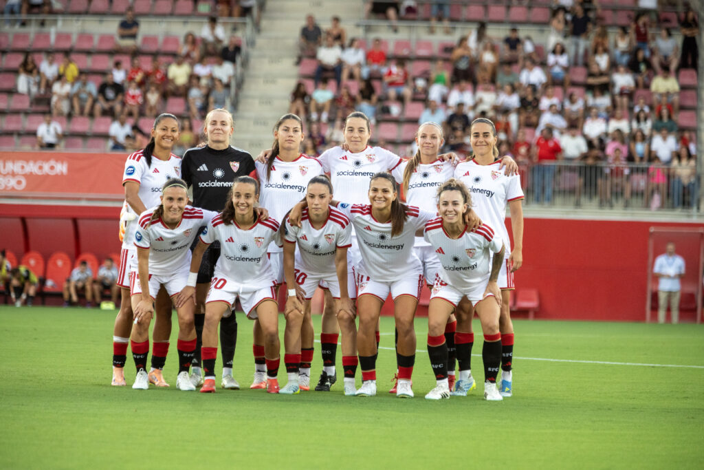 Once oficial de la jugadoras del Sevilla, en la Liga 2026-27. Foto: Hugo Mesonero