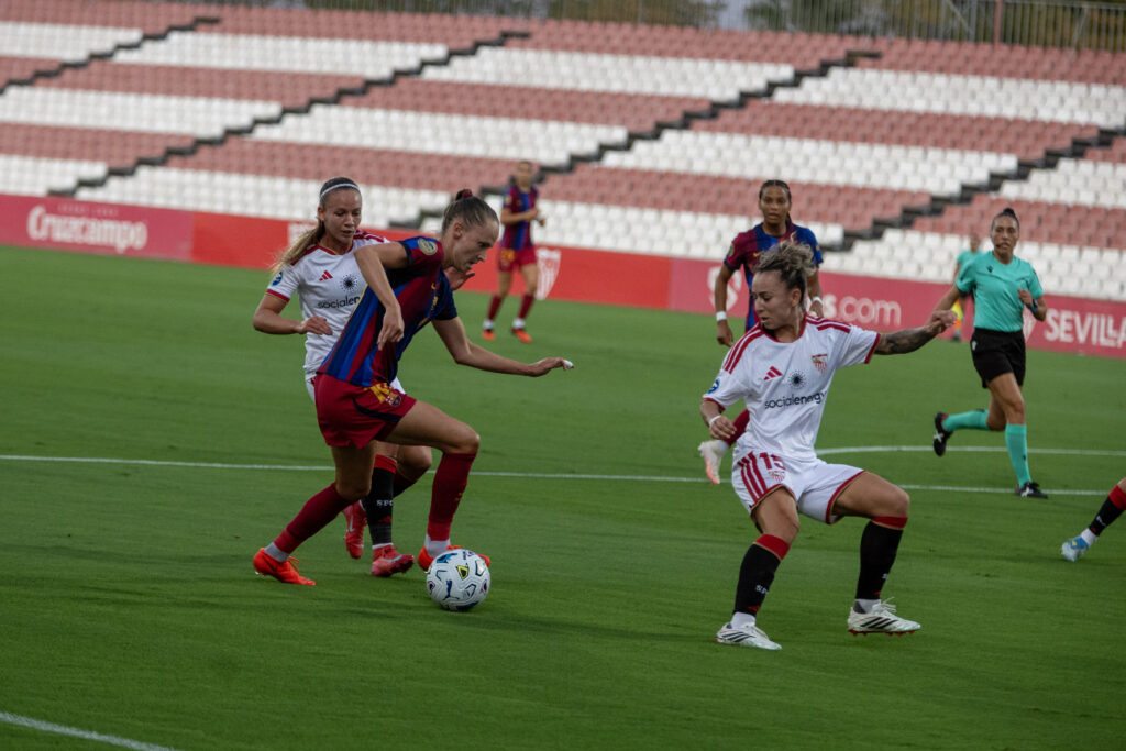 La jugadora del Barcelona Caroline Graham-Hansen, durante un partido ante el Sevilla de la Liga 2026-27. Foto: Hugo Mesonero