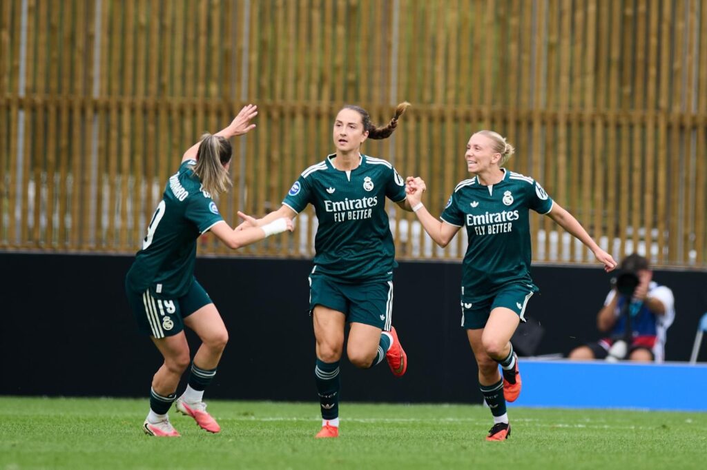 Sara Däbritz celebra uno de sus goles VS Real Sociedad - Jornada 5 Liga F