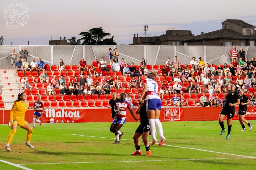 Remate de Iris Ashley para el 3-2 - Granada CF vs Real Sociedad