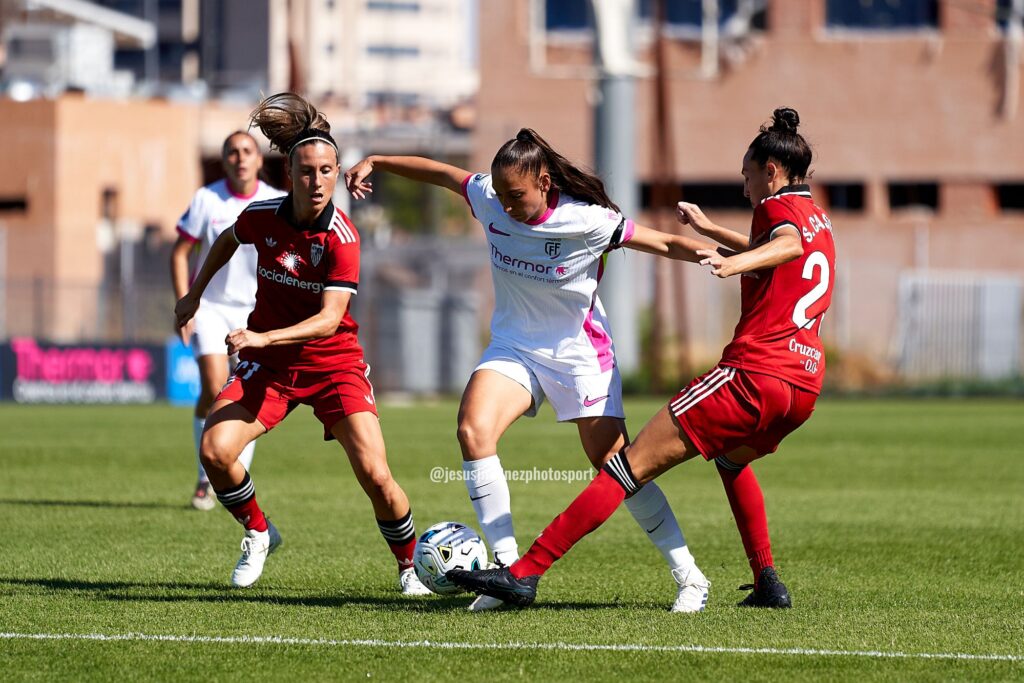 Sandra Villafañe, Gemma Gili y Sandra Castelló - Madrid CFF vs Sevilla FC - Liga F