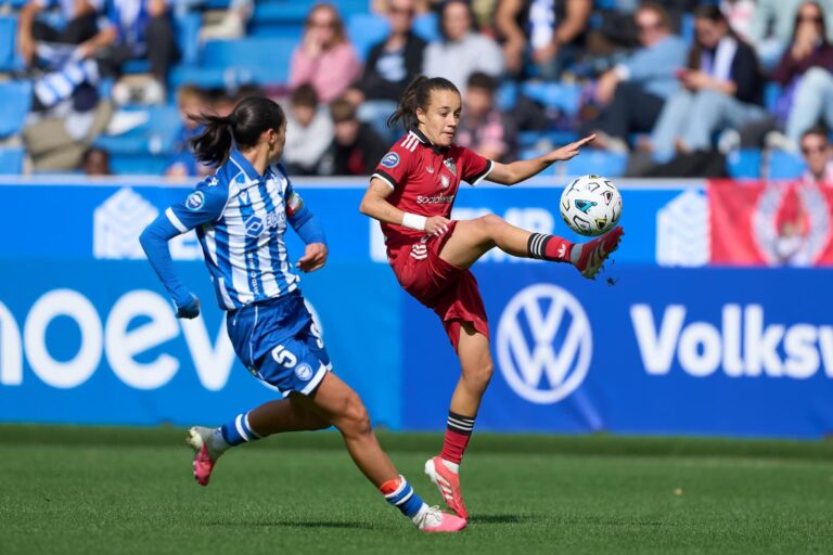 Inés Altamira y Rosa Márquez en una jugada en el Deportivo Alavés vs Sevilla FC