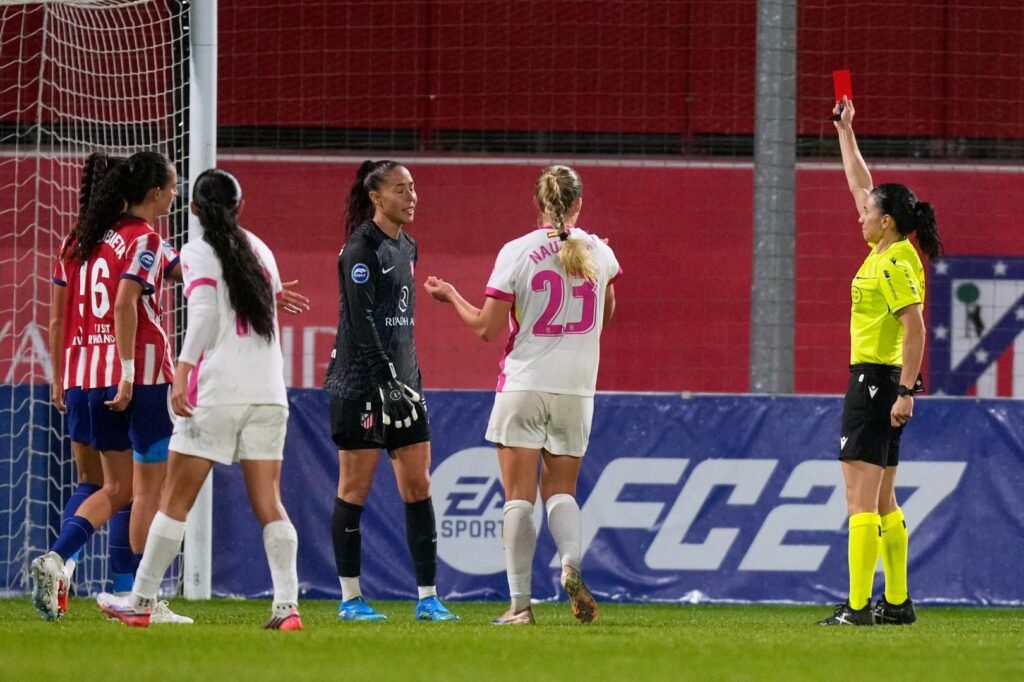 Lola Gallardo fue expulsada en el partido contra el Madrid CFF - Liga F