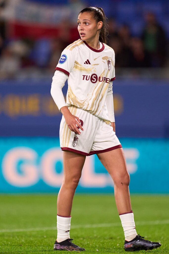 La jugadora del Granada Teresa Mérida, durante un partido de Liga F 2026. Foto: Liga F
