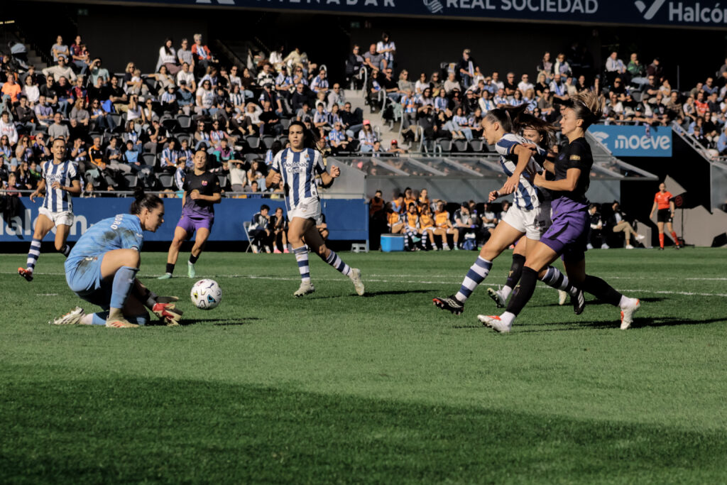 Imagen del partido entre la Real Sociedad y el Barcelona, en Liga F en 2026. Foto: Nerea (@patatraphoto)