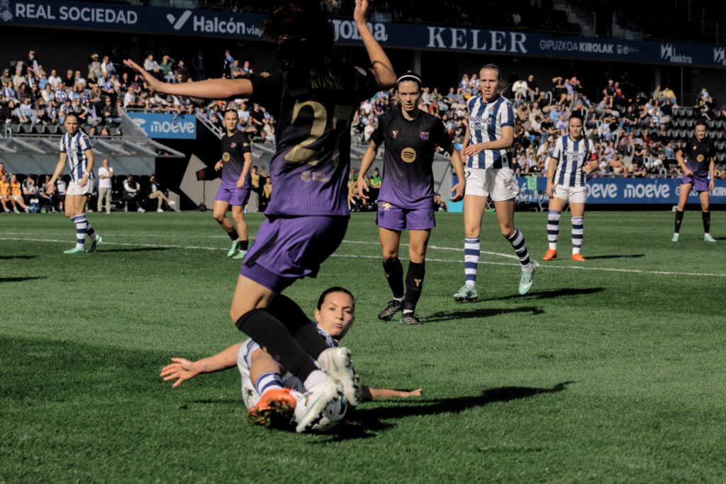 Imagen del partido entre la Real Sociedad y el Barcelona, en Liga F en 2026. Foto: Nerea (@patatraphoto)