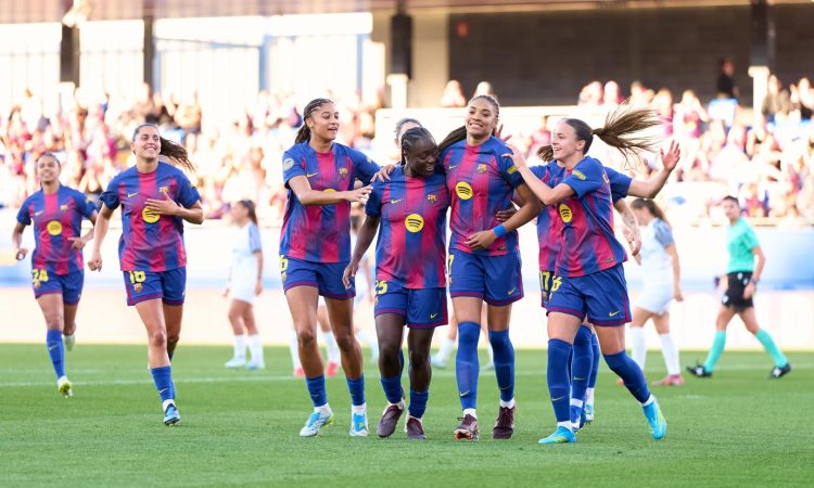 Las jugadoras del Barcelona celebran un gol de Salma Paralluelo en la Liga F 2026. Foto: LigaF
