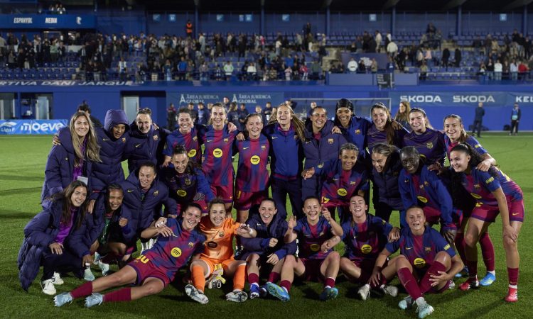 Las jugadoras del Barcelona celebran el título de la Liga F 2026. Foto: LigaF