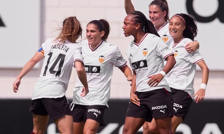 El Valencia celebra su gol - Liga F