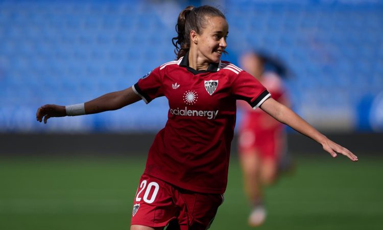 Rosa Márquez jugadora del Sevilla celebrando su gol