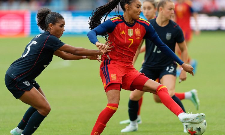 Salma Paralluelo en el amistoso entre Estados Unidos y la Selección Española