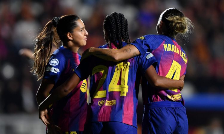 Kika Nazareth, Esmee Brugts y Mapi León celebran gol Barça Champions