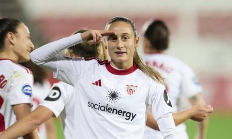 Alba Cerrato celebra un gol con el Sevilla - Liga F