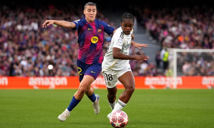 BARCELONA, SPAIN - APRIL 02: Linda Caicedo of Real Madrid CF is challenged by Patri Guijarro of FC Barcelona during the UEFA Women's Champions League 2025/26 Quarter-finals Second Leg match between FC Barcelona and Real Madrid CF at Nou Camp on April 02, 2026 in Barcelona, Spain. (Photo by Alex Caparros - UEFA/UEFA via Getty Images)