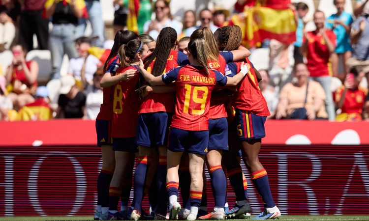 Celebración Selección gol de Edna Imade
