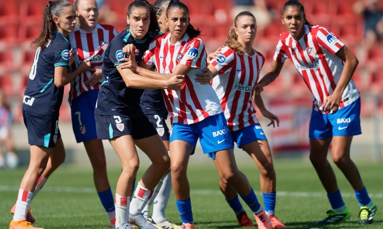 Disputa en el partido Atlético de Madrid vs Athletic Club