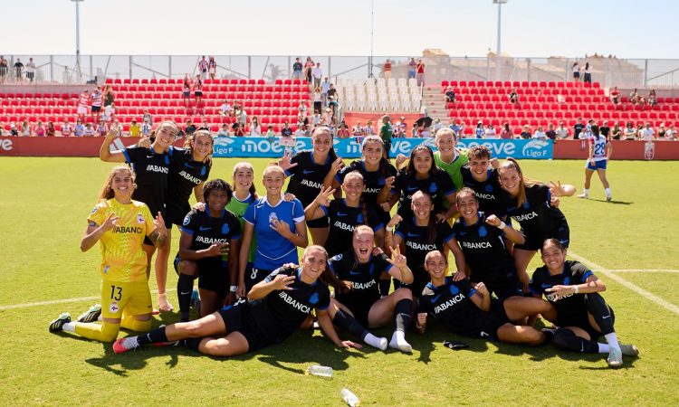 El RC Deportivo celebra la victoria - Liga F