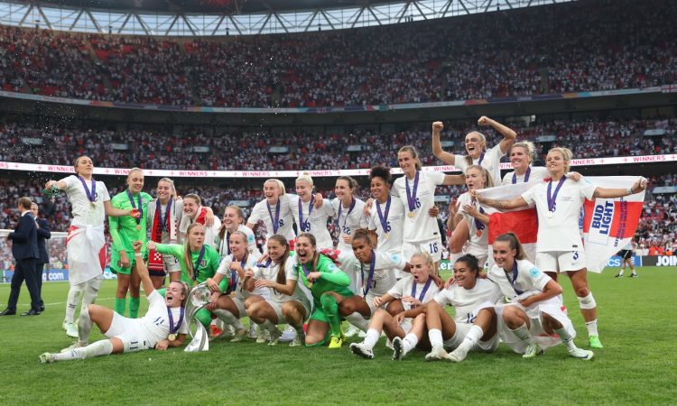 Selección de Inglaterra celebrando Eurocopa