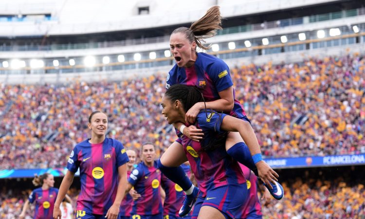 Salma Paralluelo y Ewa Pajor FC Barcelona v FC Bayern München - UEFA Women's Champions League 2025/26 Semi-Final Second Leg