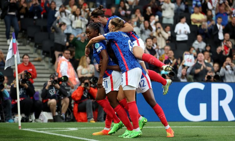 Jugadoras celebrando un gol Francia Eurocopa