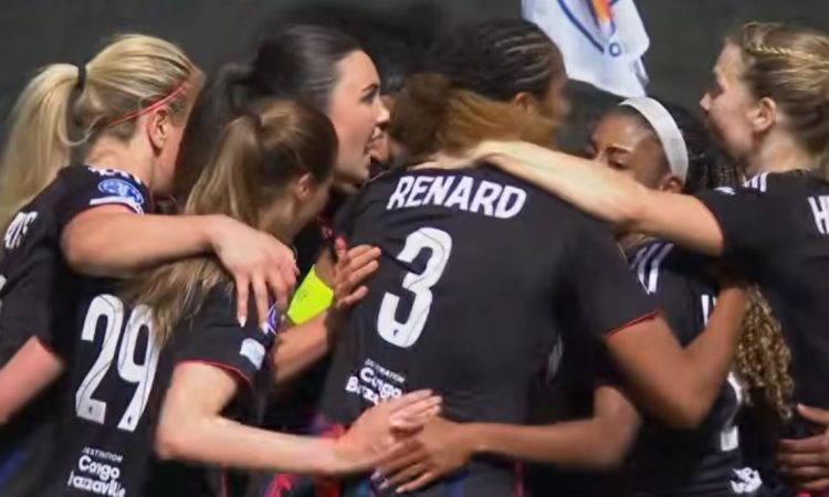 Las jugadoras del Lyonnes celebran el gol de Renard en la Champions League 2026. Foto: Captura/ESPN