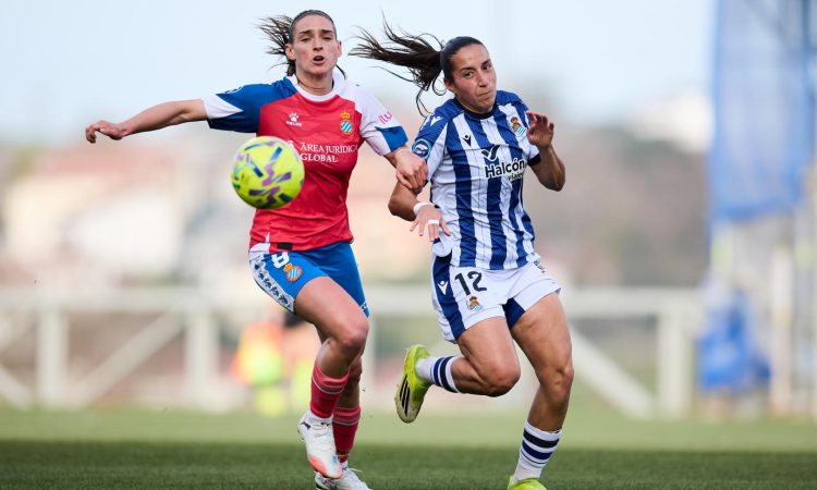 Lucía Rodríguez (Real Sociedad) y Ángeles (Espanyol)