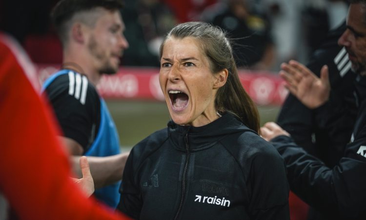 Marie-Louise Eta celebra su primera victoria | Foto: @fcunion (X)