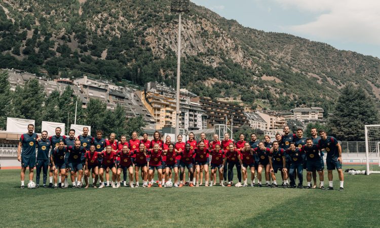 Plantilla + staff en pretemporada - FC Barcelona