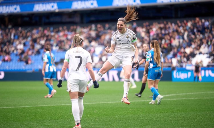 Signe Bruun celebra gol con Athenea Real Madrid