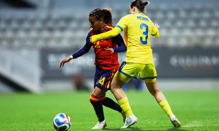 Vicky López con la Selección vs Ucrania