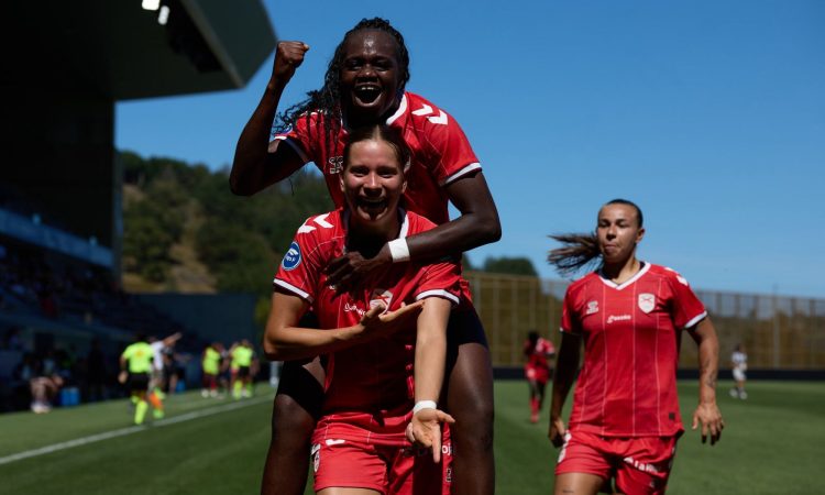 Celebración gol Cristina Redondo del Logroño United
