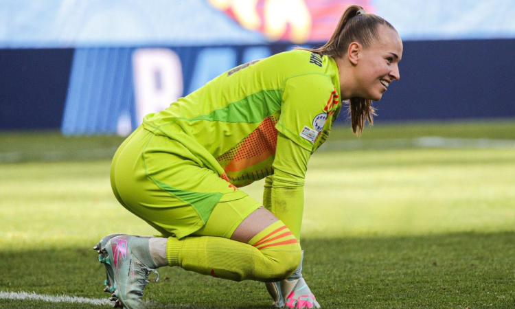 Daphne van Domselaar refuerza su impacto en el Arsenal