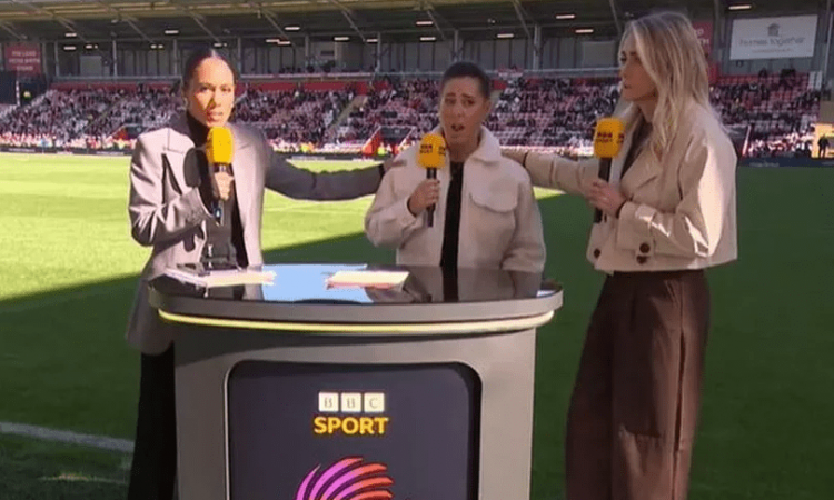 Farah Williams comentando un partido