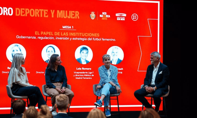Lola Romero participó en la I Foro deporte y mujer organizado por el RCD Mallorca