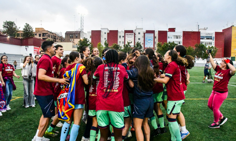 Infantil ‘C’ del Levante UD conquista la liga invicto y hace historia en la Segunda Regional